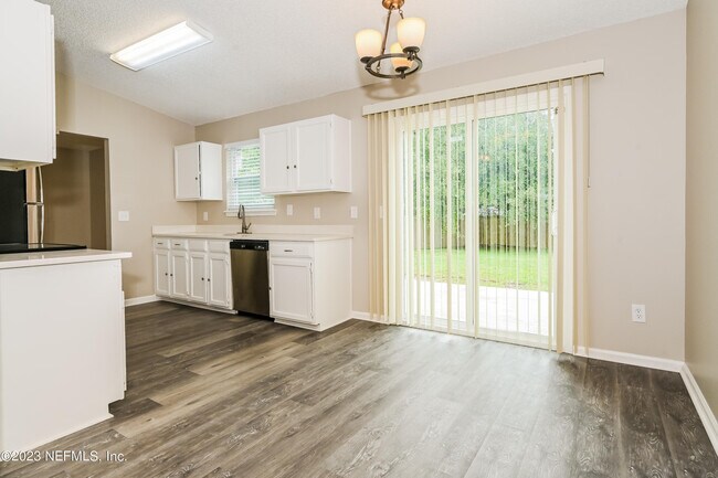 Foto del edificio - 2421 Olson Ln