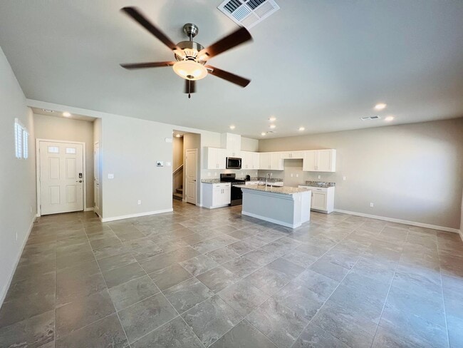 Building Photo - Newer 4 bedroom + Loft SMART home near Ali...