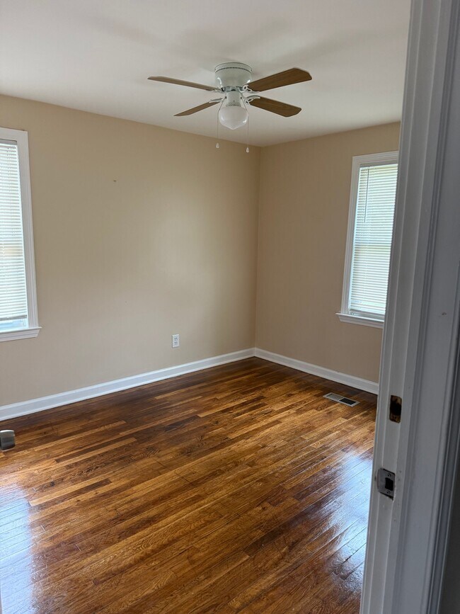 Foto del edificio - 3517 Pine Grove Ave