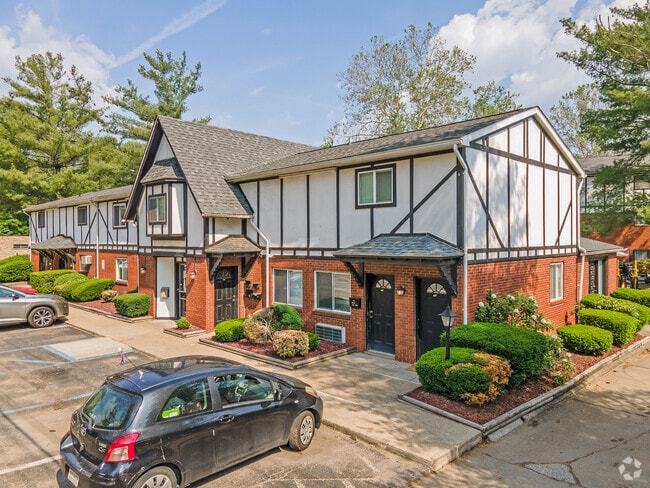 Building Photo - Patriot Glen (FKA Olde English I)