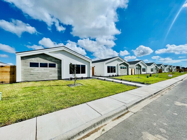 Building Photo - 2608 Brownjay Rd