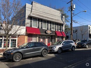 Building Photo - 240 E Main St