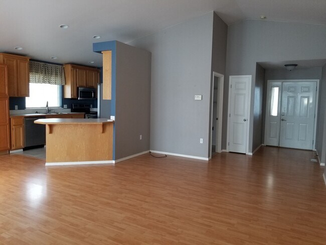 Building Photo - CHRISTMAS SPECIAL - FREE DECEMBER RENT and Pet Friendly in Ephrata