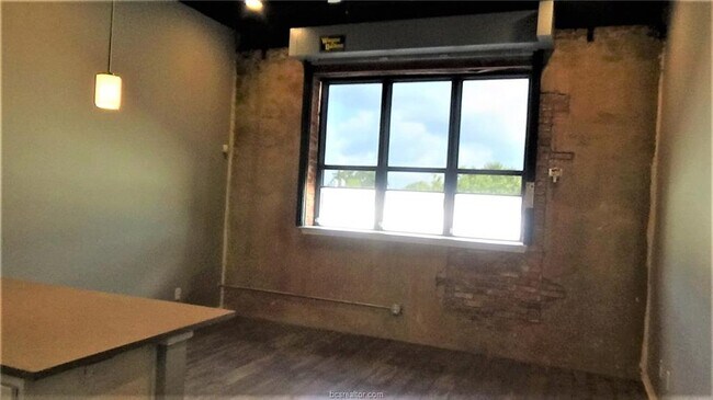 Building Photo - 212 N Bryan Ave