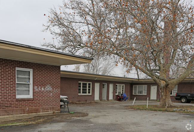 Building Photo - Charlesworth Apartments