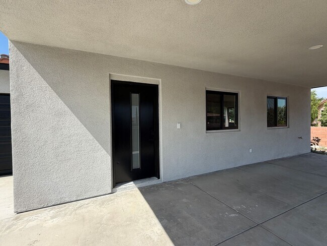 Foto del edificio - 4463 Gilchrist Dr