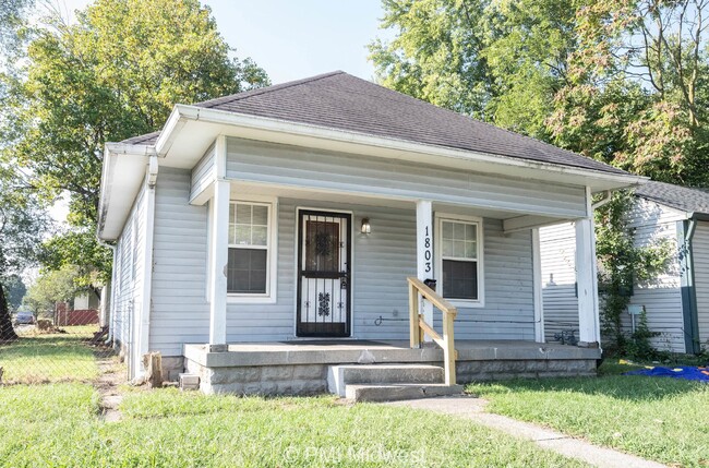 Building Photo - **Downtown Living with a Suburban Feel!**