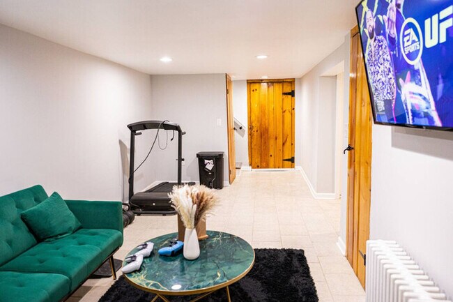 Building Photo - Modern Studio Getaway | 20 MINS to NYC | 1...