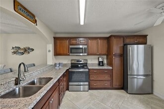 Building Photo - 7025 Dennis Cir