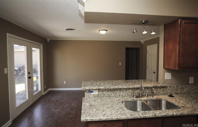 Building Photo - 31 Elmhurst Dr