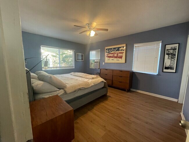 1st bedroom - 4529 Gilbert Plz