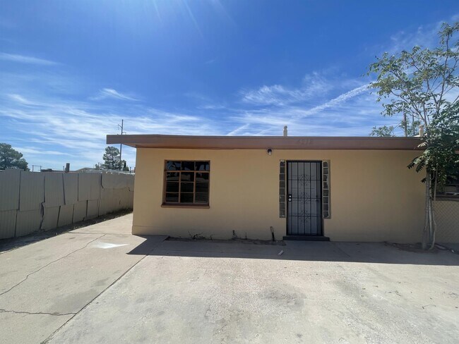 Building Photo - 4212 Manzana Ave