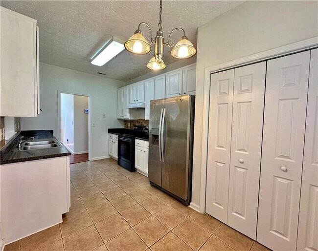 Building Photo - 1815 Jeffery Ct