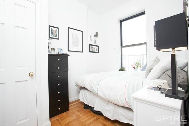 Foto del edificio - 352 E 20th St
