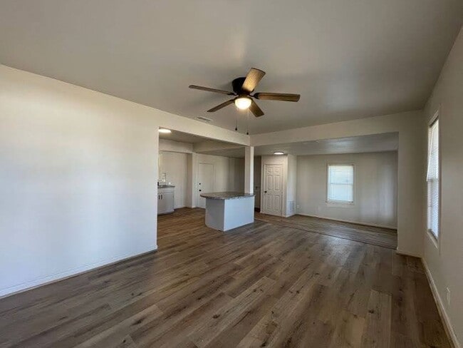 Building Photo - Lamesa Luxe Retreat – Modern Comfort Meets Small-Town Charm
