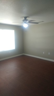 Building Photo - Waveview Place