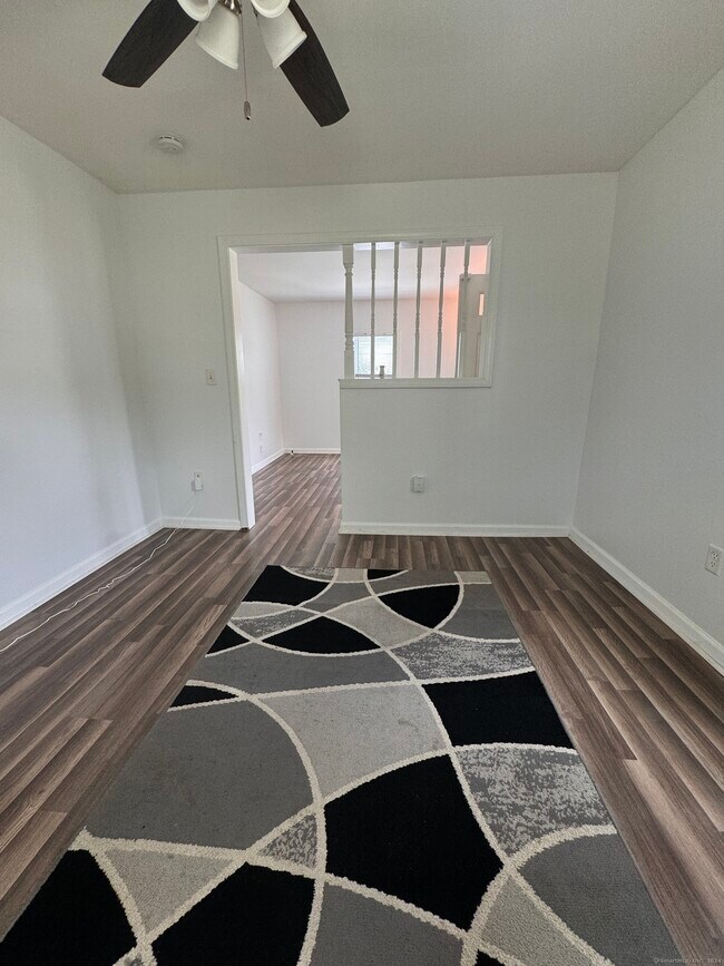 Building Photo - 213 Buckingham Ave