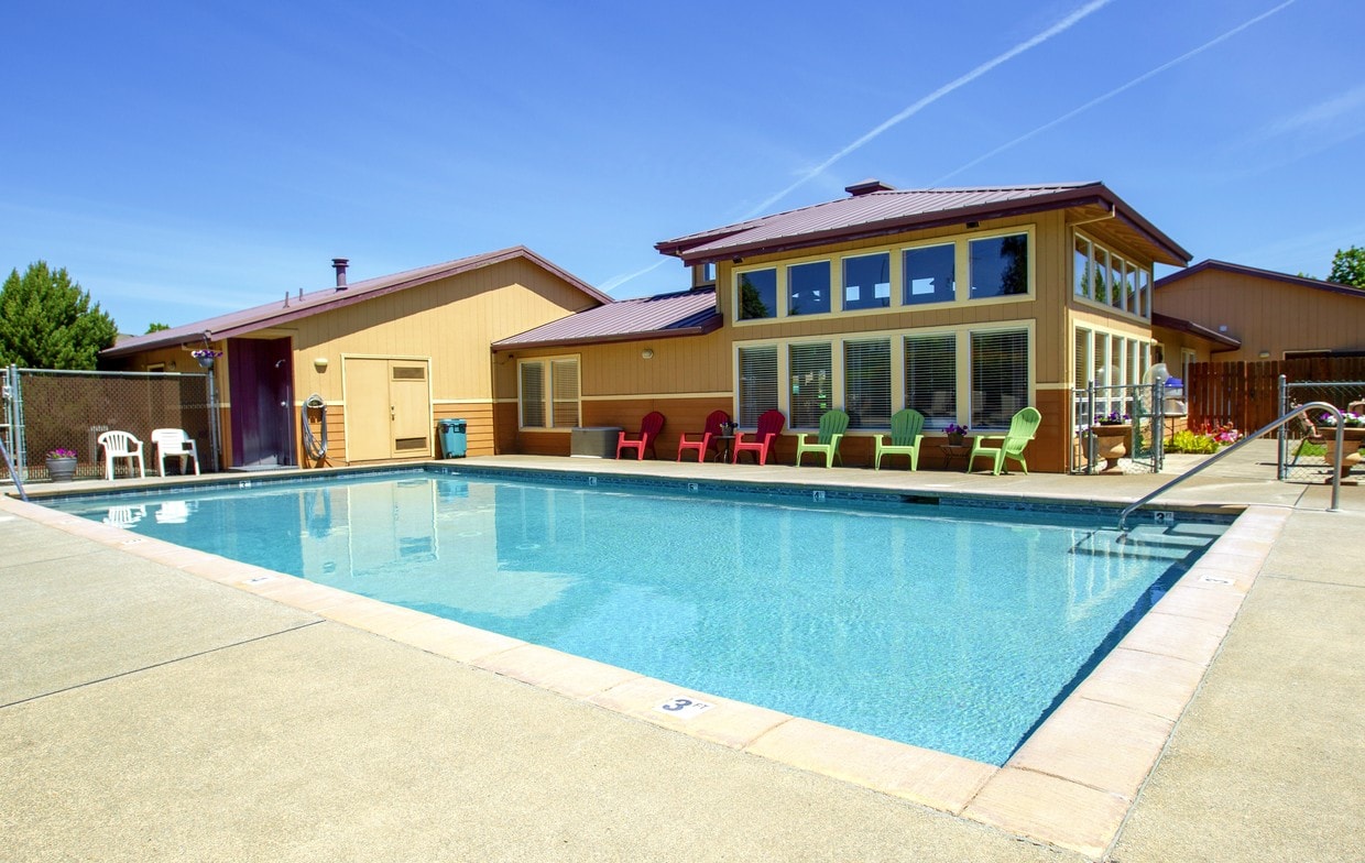 Anjou Club Apartment Homes Apartments in Talent, OR