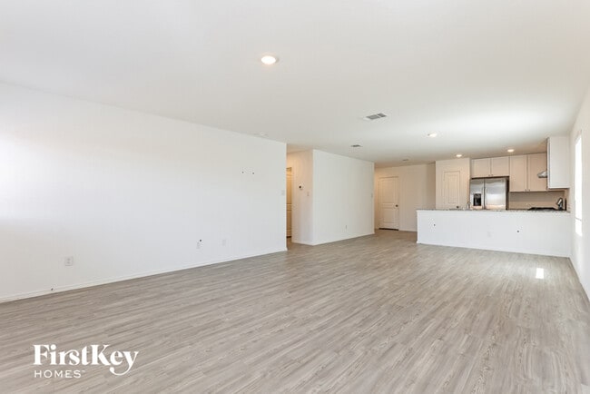Building Photo - 10714 Vinateros Dr