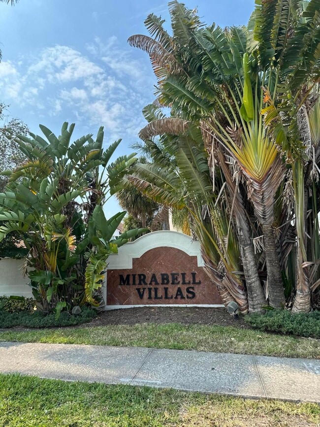 Building Photo - 805 Villa Cir
