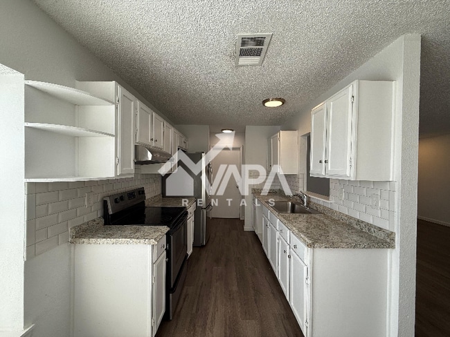 Building Photo - 826 Thrasher Dr