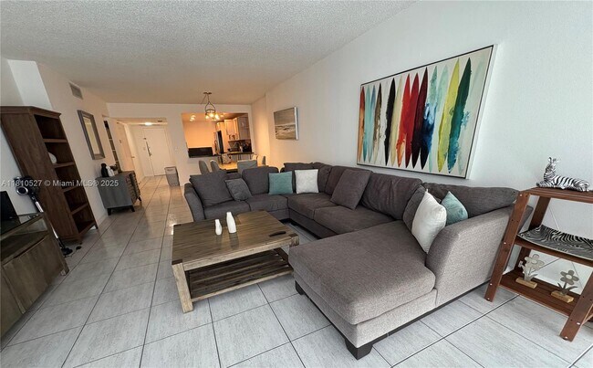Foto del edificio - 3375 N Country Club Dr