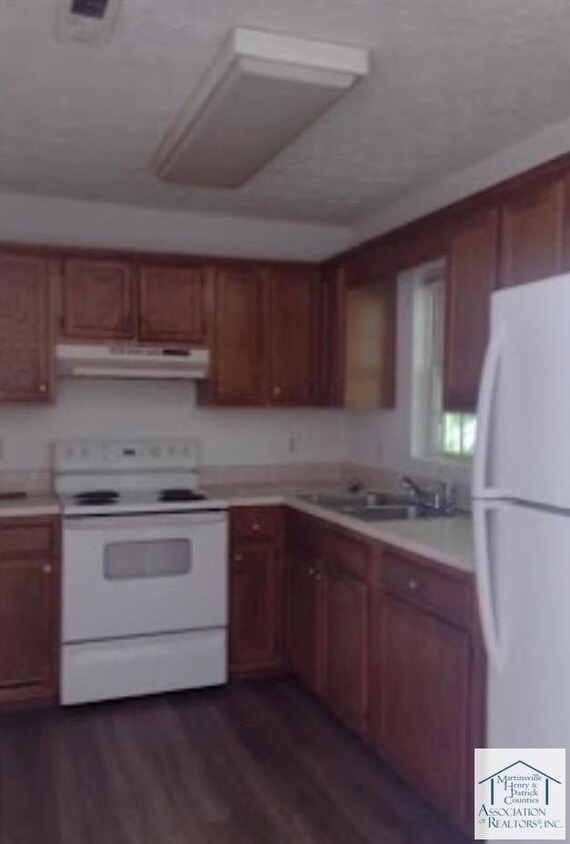 Building Photo - 1136 Rives Rd