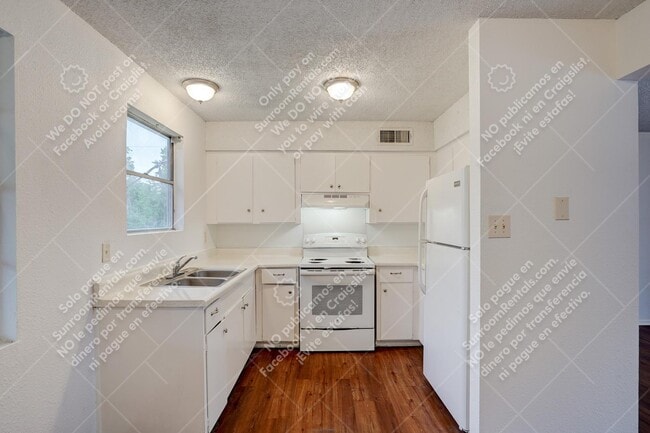 Building Photo - 748 Old Martindale Rd