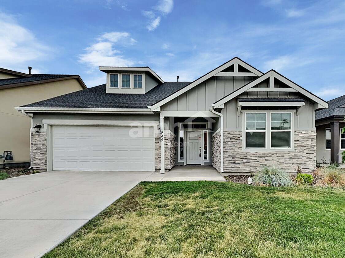 Foto principal - 245 E Sicily Dr