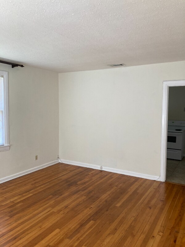 Building Photo - 1098 Cherry St