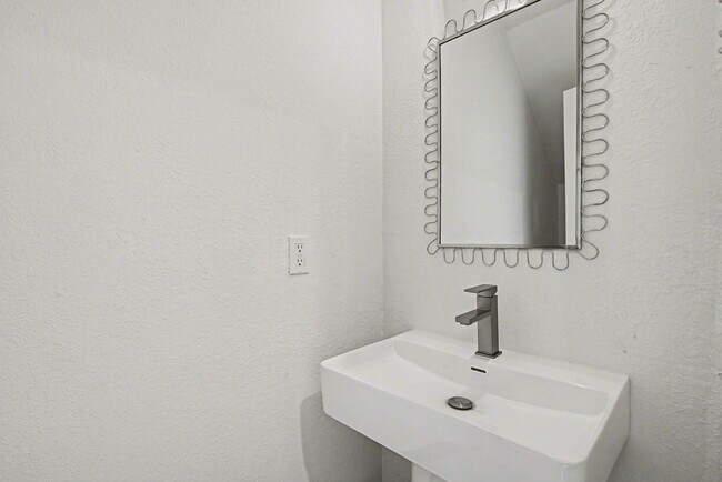 Foto del edificio - Beautifully updated 2-2.5-2 in Mistletoe Heights, Fort Worth!