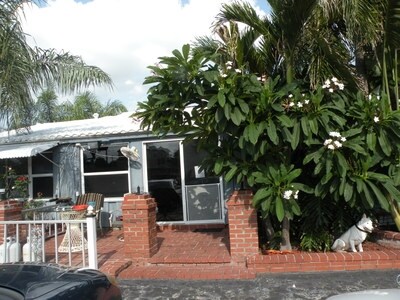 Primary Photo - 665 Poinsettia Ave