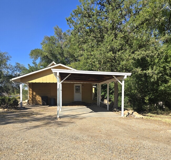 Building Photo - 738 25 Rd