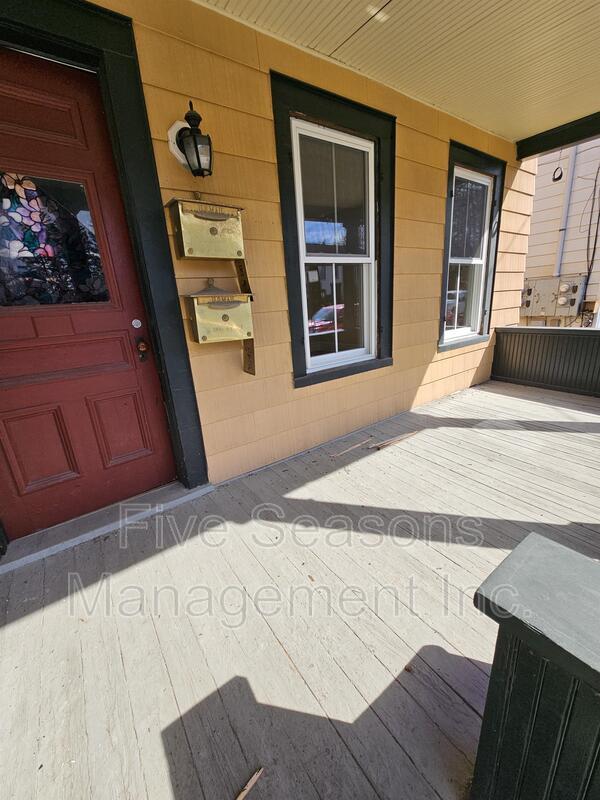 Building Photo - 98 N Champlain St