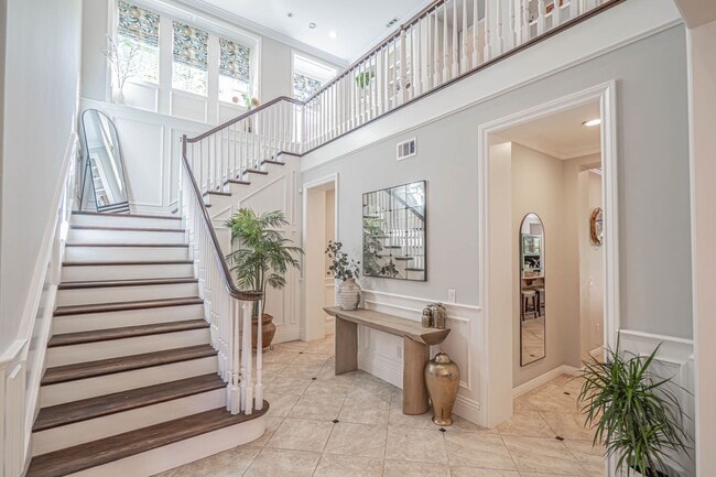Foto del edificio - Spectacular 5-Bedroom Home with Private Po...