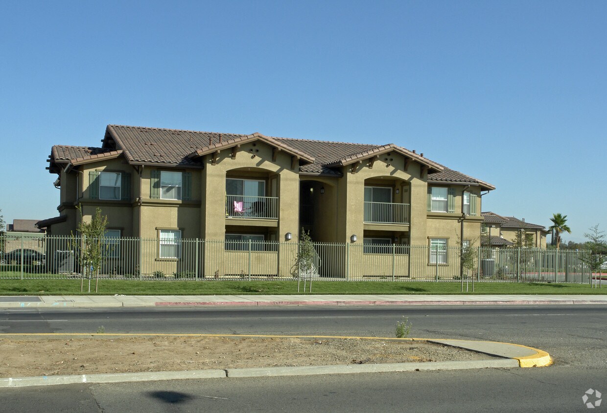Primary Photo - Sandstone Apartments