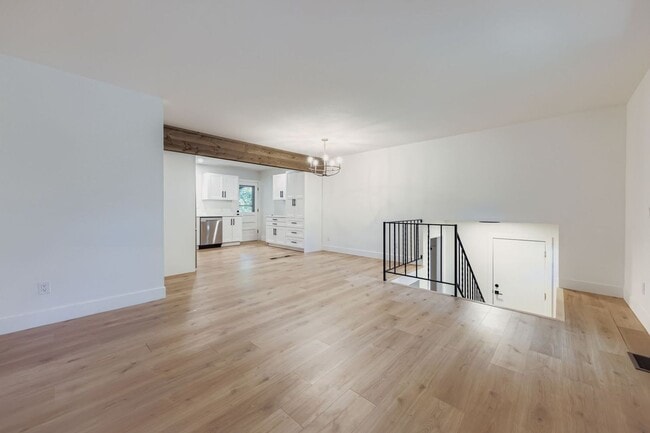 Building Photo - Recently Remodeled 4BD, 3BA Louisville Home