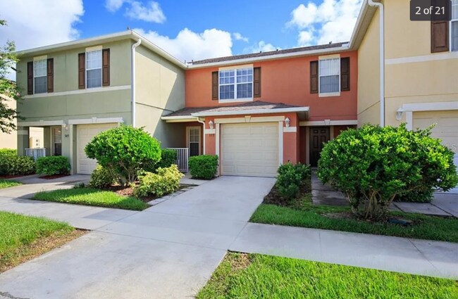 Foto del edificio - 553 Cresting Oak Cir