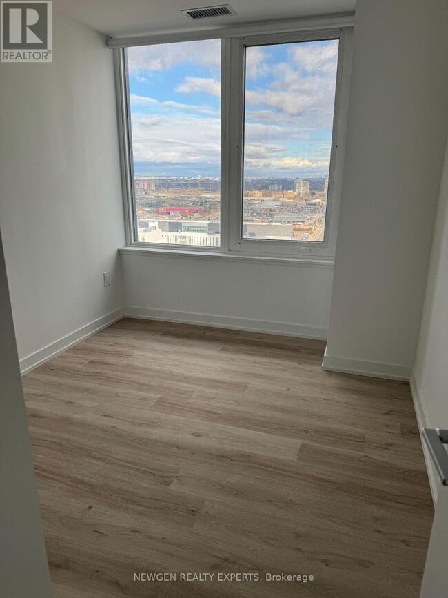 Photo du bâtiment - 395 Square One Dr