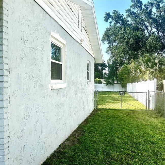 Foto del edificio - 3020 SE 11th St
