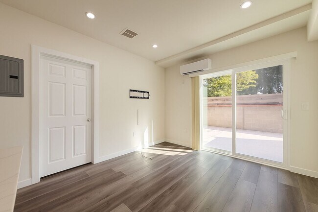 Foto del edificio - 5244 Whitsett Ave