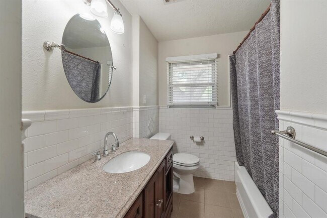 Building Photo - 5215 Poinciana Dr