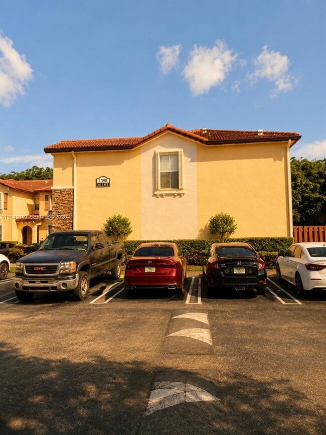 Building Photo - 1398 NE 33rd Ave