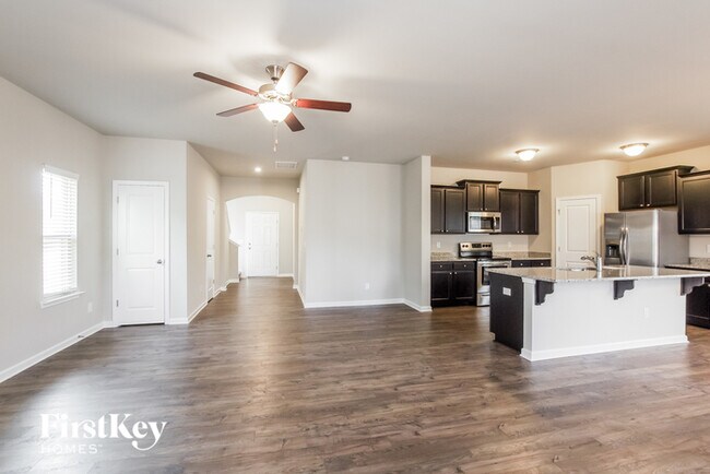 Foto del edificio - 4215 Eagle Chase Dr