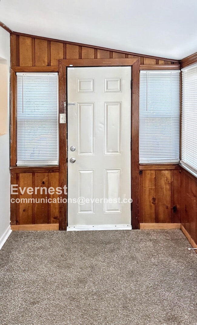 Foto del edificio - 5636 Sunbury Ave