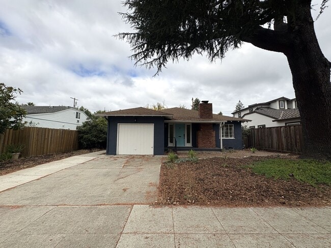 Charming 3-Bedroom Home on Embarcadero Roa... - Charming 3-Bedroom Home on Embarcadero Roa...