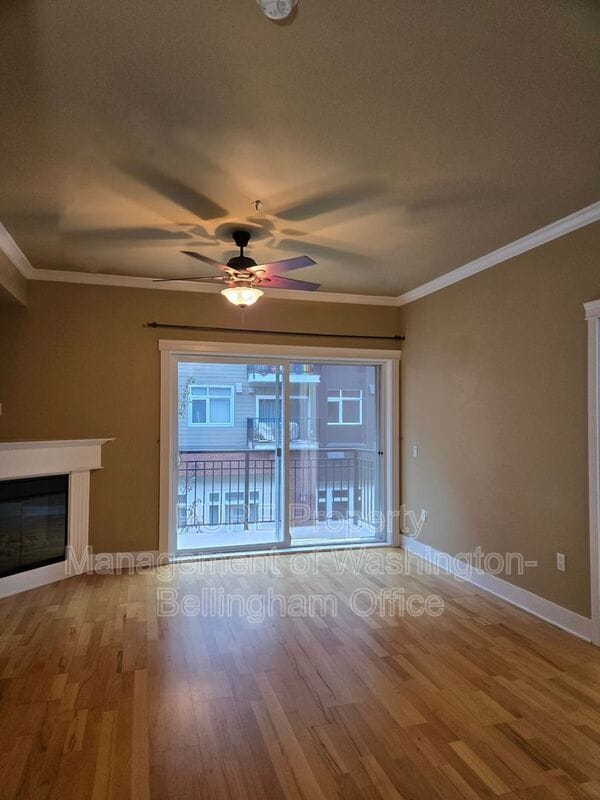 Foto del edificio - 1015 Railroad Ave