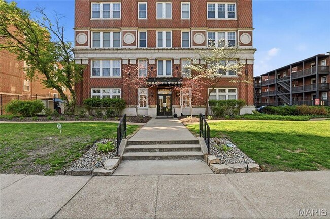 Foto del edificio - Partially Furnished West End Condo for Rent!