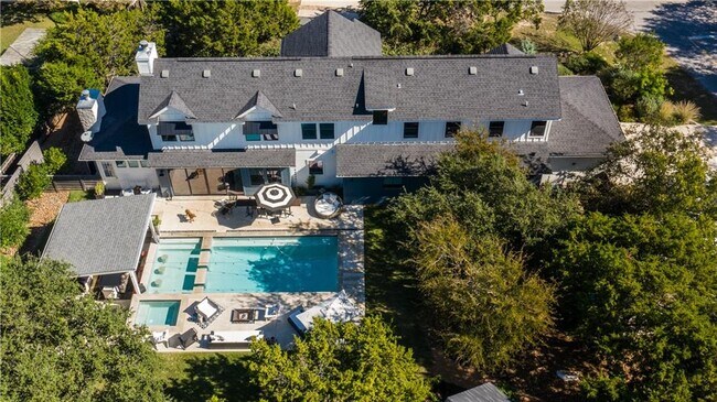 Foto del edificio - 710 Rogart Dr