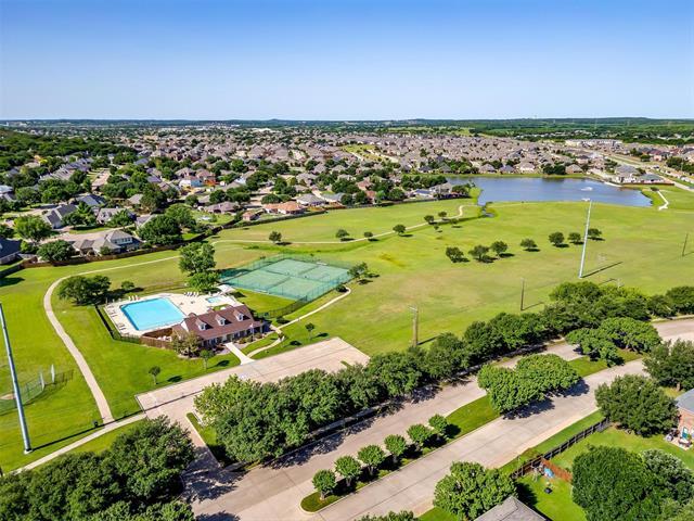 Foto del edificio - 704 Red Oak Ct